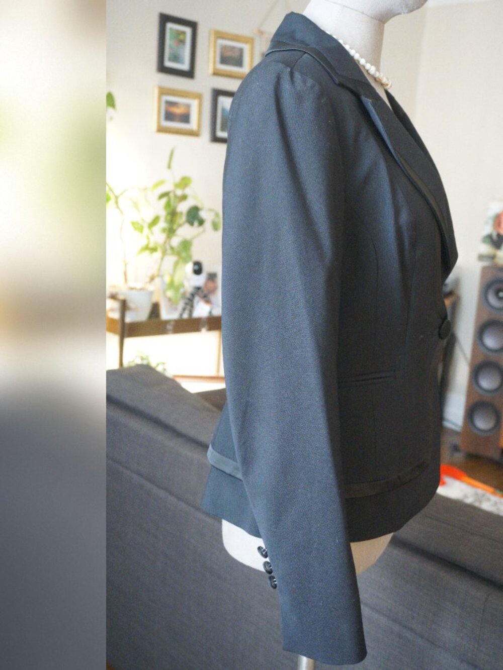 🖤 bebe Elegant Black Tuxedo Style Satin Trim Fitted Blazer Jacket - Size 10 💼✨ - Picture 4 of 7